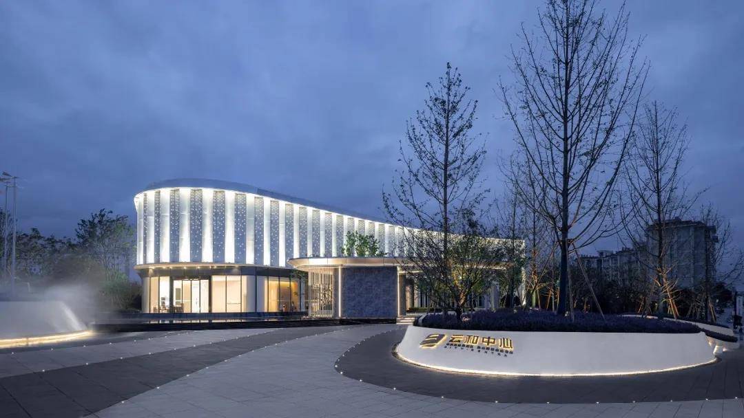 追逐晨光的踪迹昆明云和中心