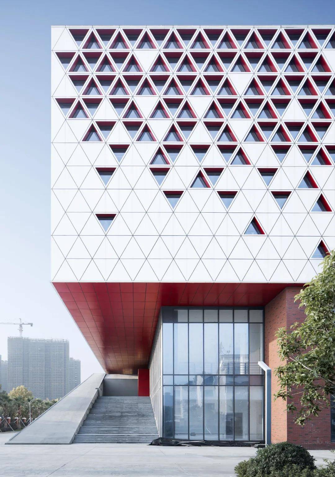 建筑的本土情感丨广厦学院文体中心体育馆